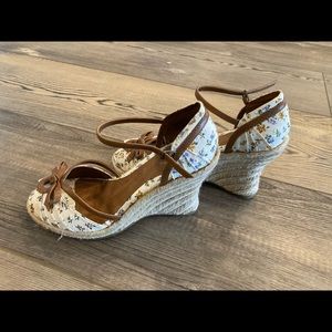 Ellemenno Summertime Wedges sz 6.5